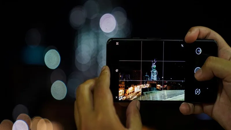 Smartphone chụp đêm tốt là gì? Và tại sao khả năng này lại quan trọng đến vậy?