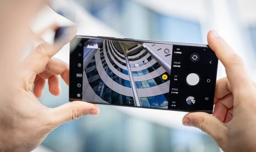 Smartphone có camera zoom xa là gì? Và tại sao khả năng này lại "đáng đồng tiền bát gạo"?