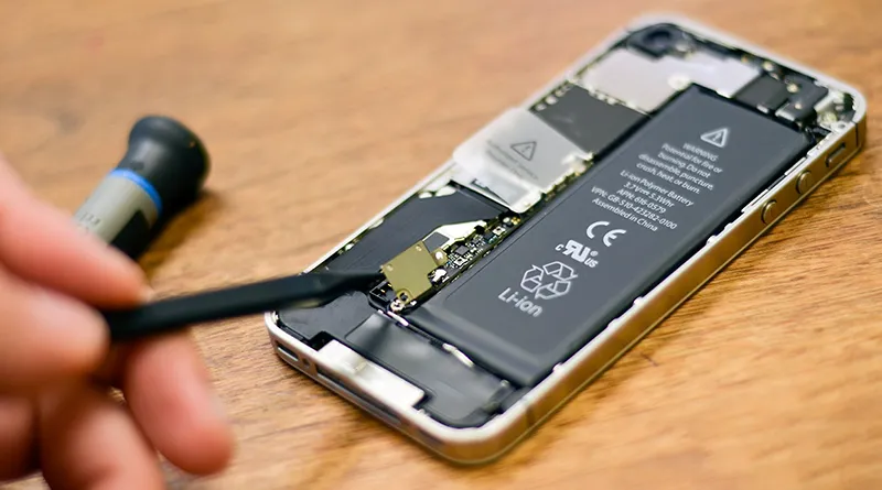 Smartphone pin tháo rời là gì? Và tại sao chúng lại "đặc biệt" đến vậy?