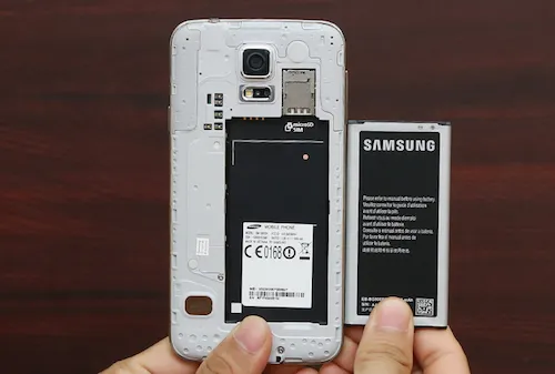 "Chủ động mọi lúc": Lợi ích của smartphone pin tháo rời